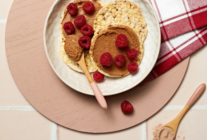 Almond Butter/Choc Protein Powder & Raspberries Corn Thins